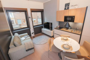 Sleek & Modern Apt Steps to Duomo - Sleeps 3